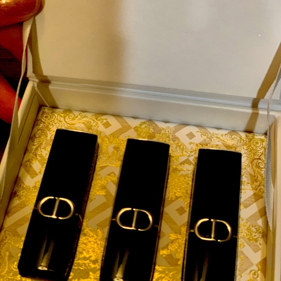 Absolutely gorgeous authentic red colors limited edition Dior 3 lipsticks set. - Picture 4 of 11